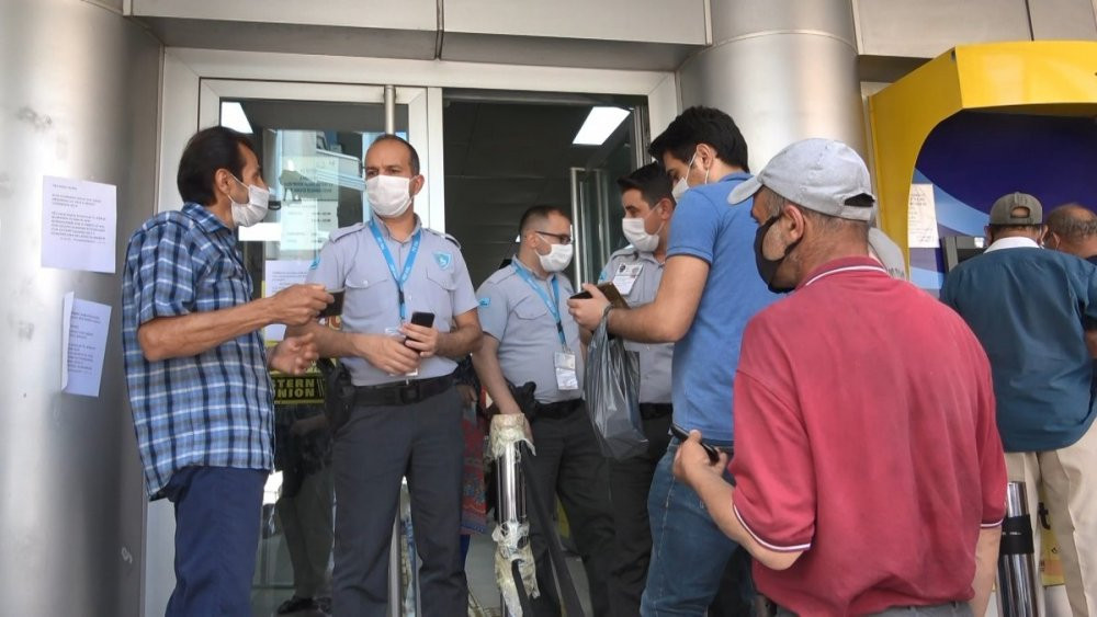 Samsun'da sosyal mesafesiz HES kodu kuyruğu... - Resim : 2
