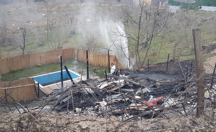Sapanca'da bungalov yangını: Doğukan ve Aleyna yaşamını yitirdi - Resim : 1