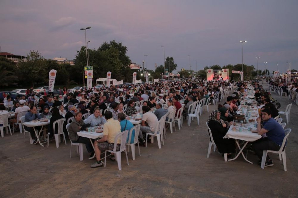 'Bu iftarlar ülkemizi kutuplaştırmak isteyenlere en büyük cevap' - Resim : 1