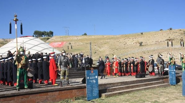 Koronavirüs yasakları Ahlat'a işlemedi - Resim : 2