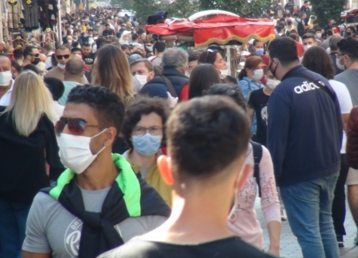 İstiklal Caddesi'nde insan seli - Resim : 1