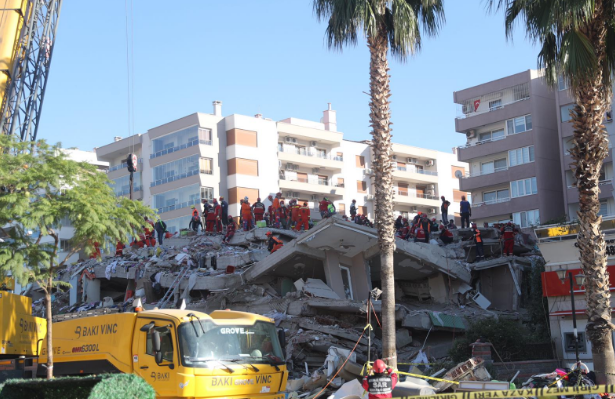 Kartal Belediye Başkanı G&ouml;khan Y&uuml;ksel İzmir'de deprem b&ouml;lgesinde - Resim : 2