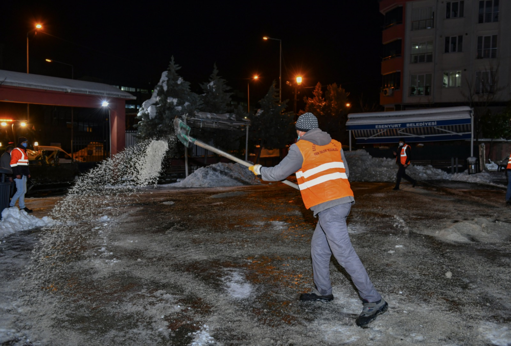 Esenyurt'ta kışla mücadele ekipleri çalışmalarına devam ediyor - Resim : 3