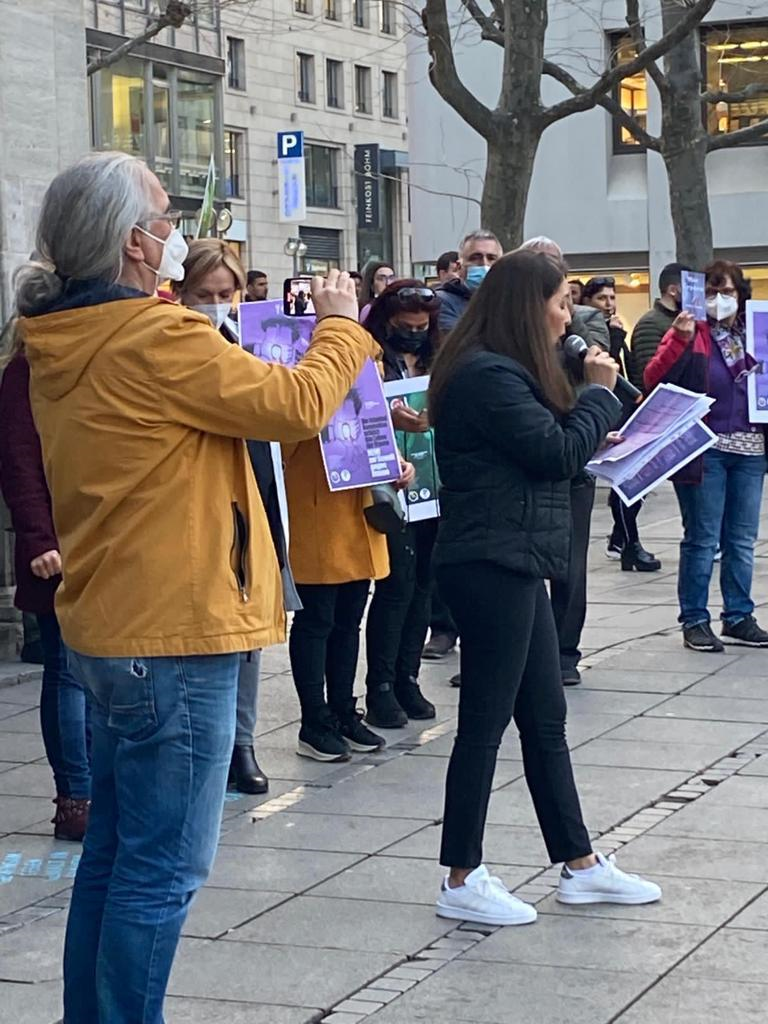 İstanbul Sözleşmesi’nin feshi Stuttgart’ta protesto edildi - Resim : 1