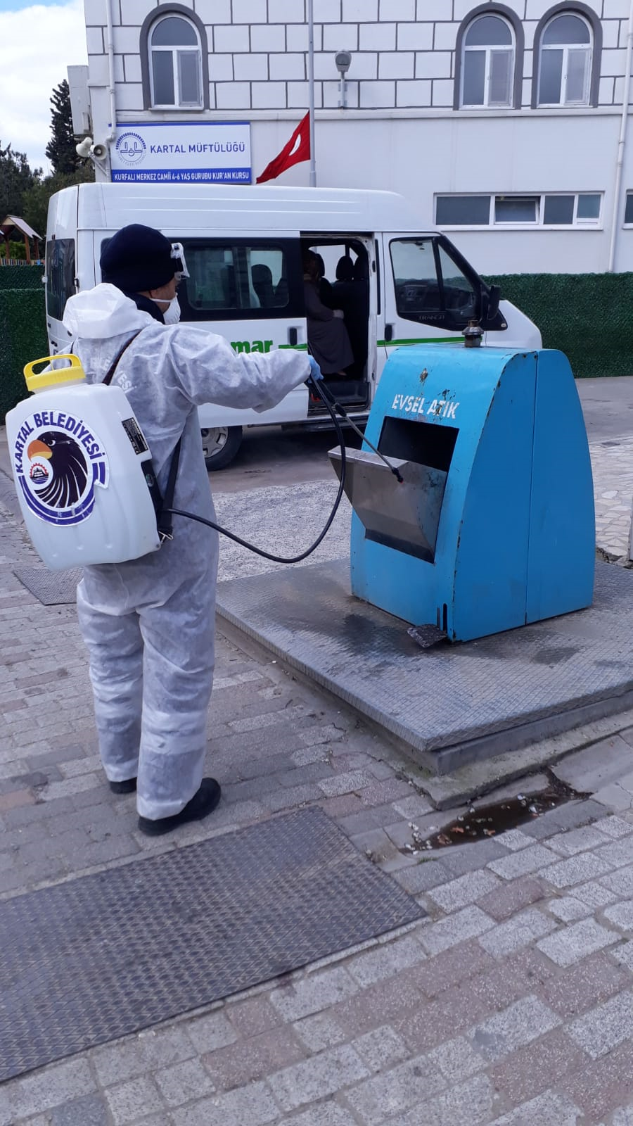 Kartal’da Bulunan çöp konteynerleri ve geri dönüşüm kumbaraları ilaçlandı - Resim : 4