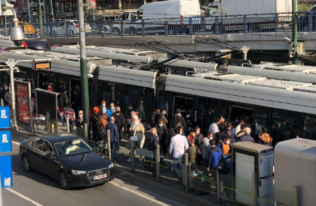 Yeni tedbirler toplu ulaşımda yoğunluğa neden oldu - Resim : 1