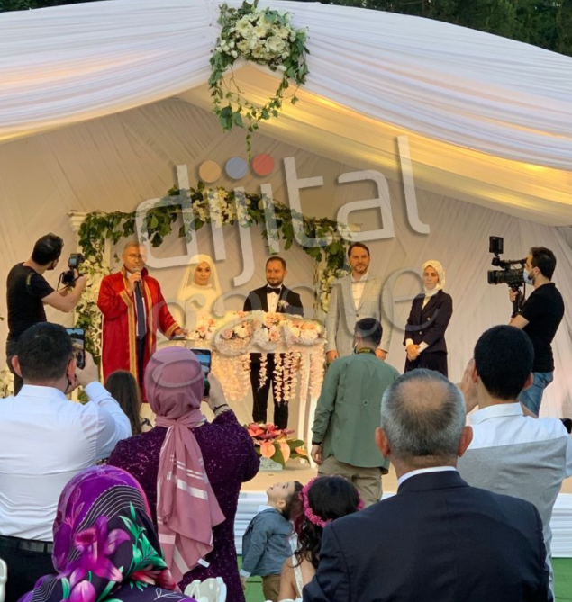 Berat Albayrak düğünde ortaya çıktı - Resim : 1