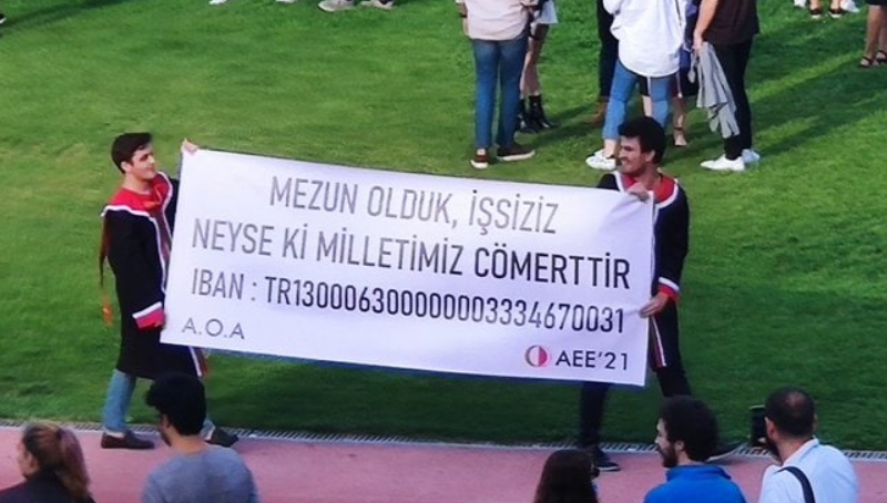 ODTÜ'de rektörlüğün katılmadığı mezuniyetten yaratıcı pankartlar - Resim : 1