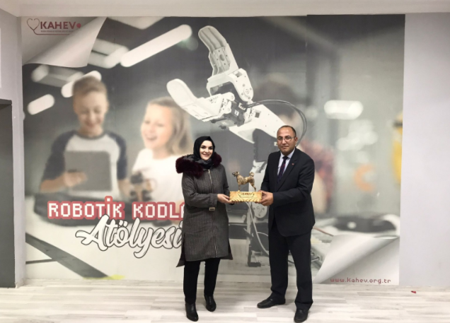 KAHEV Sivas'ta robotik kodlama laboratuvarı yaptırdı  - Resim : 1