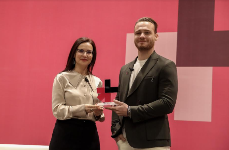 HeForShe hareketinin Türkiye sözcüsü oyuncu Kerem Bürsin oldu - Resim : 1
