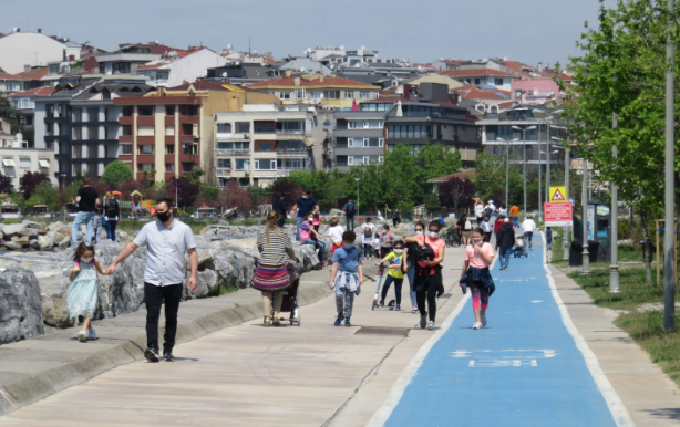 İstanbul'da çocuklar sokağa çıktı  - Resim : 1