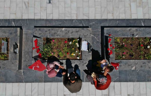 Soma’da çocuklar, babalarını kabrinde andılar - Resim : 2