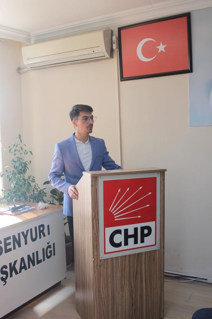 300'e yakın genç, Esenyurt İlçe Başkanlığı'nda düzenlenen törenle CHP'ye katıldı - Resim : 4