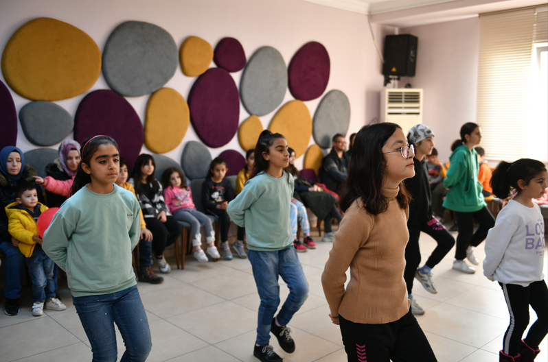 CHP Esenyurt İlçe Başkanlığı'ndan anlamlı etkinlik: Çocuklar Mutluysa Esenyurt Mutlu - Resim : 1