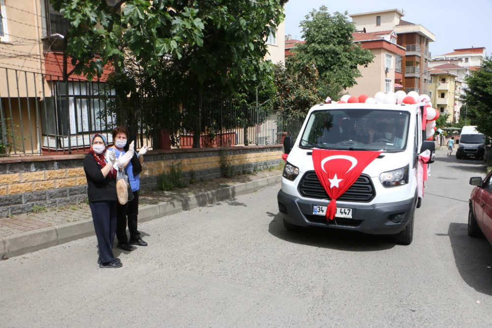 Kartal’da sokağa çıkma yasağı, 19 Mayıs coşkusuna engel olmadı - Resim : 2