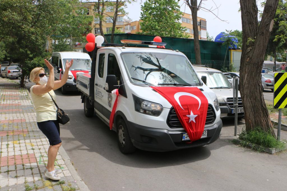 Kartal’da sokağa çıkma yasağı, 19 Mayıs coşkusuna engel olmadı - Resim : 3