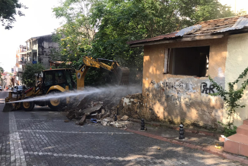 Madde bağımlılarının mesken tuttuğu metruk bina yıkıldı  - Resim : 3