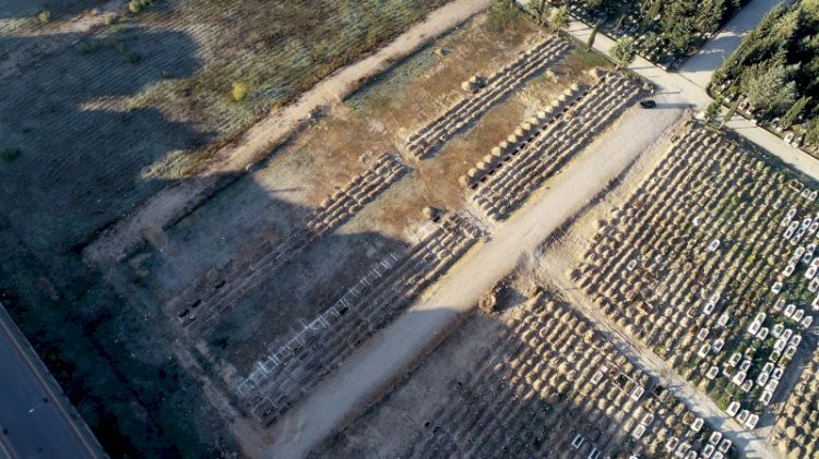 Korkutan koronavirüs mezarlığı manzarası - Resim : 2