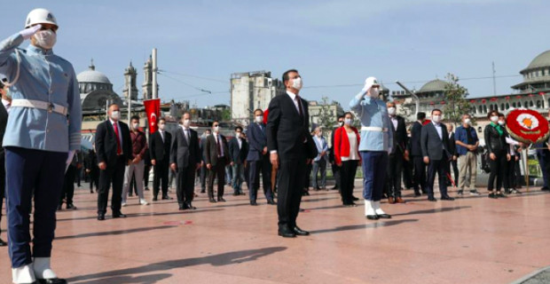 İmamoğlu, 19 Mayıs’ın 101. yıldönümünde Taksim’deydi - Resim : 1