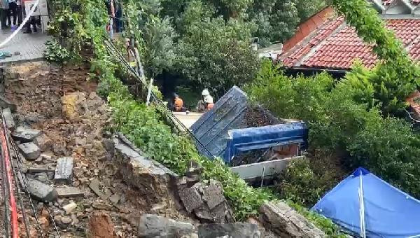 İstanbul’da istinat duvarı çöktü! Göçük altında kalan çalışan kurtarıldı - Resim : 1