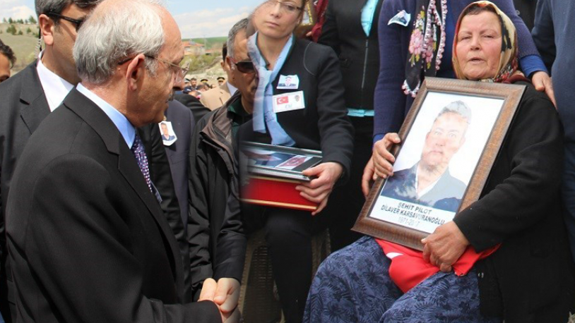 Kılıçdaroğlu cenazeye katıldı diye şehit ailesini mağdur ettiler - Resim : 1