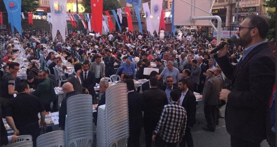 AKP'nin iftarı için öğrenciler erkenden evlere gönderildi - Resim : 1