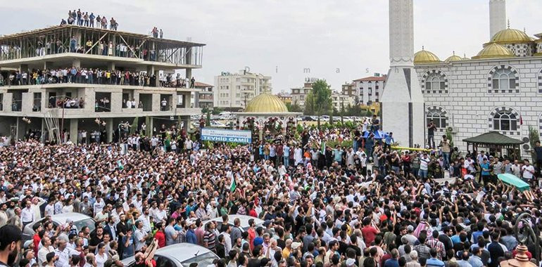 Eski IŞİD'liye Reyhanlı'da kitlesel cenaze töreni - Resim : 1