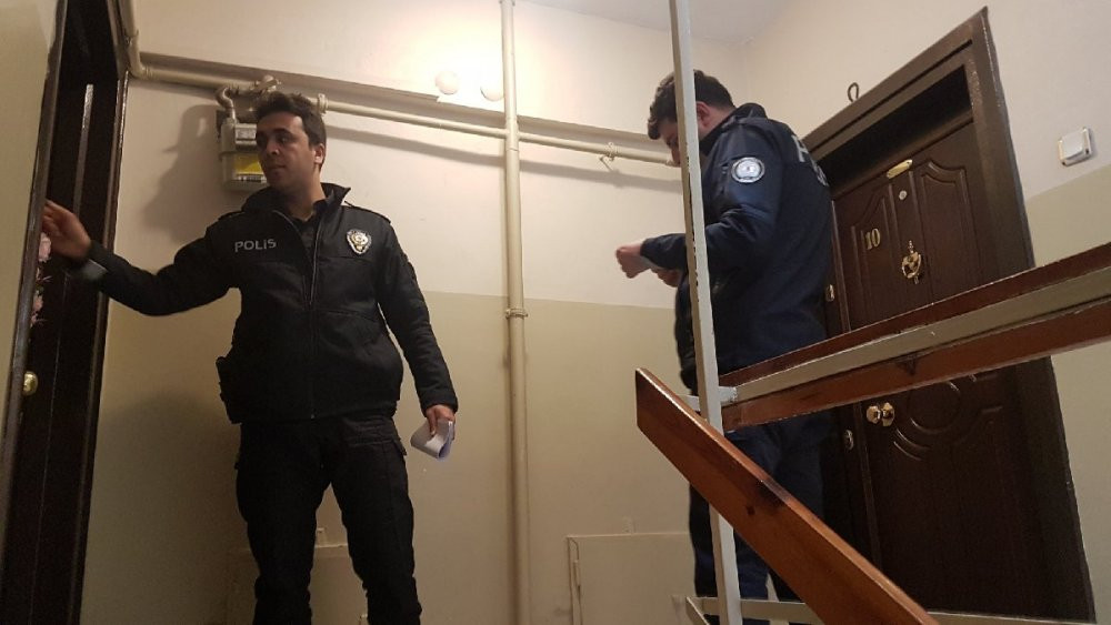 'Büyükçekmece'de sivil polis evlere seçmen baskını yapıyor' - Resim : 2