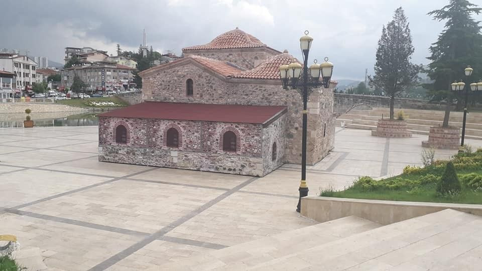 AKP'li belediye türbeyi cafe yapmaya kalktı - Resim : 1