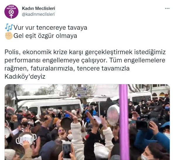 Ekonomik krizi protesto etmek için bir araya gelen kadınlara polis de engel olamadı - Resim : 1