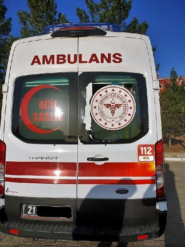 Diyarbakır'da sağlık çalışanlarına korkunç saldırı - Resim : 4