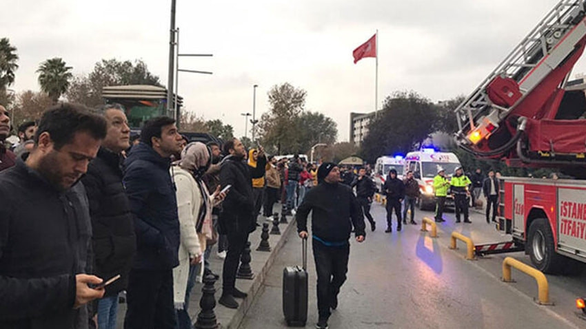 İstanbul Vergi Dairesi'nin çatısında intihar girişimi - Resim : 3