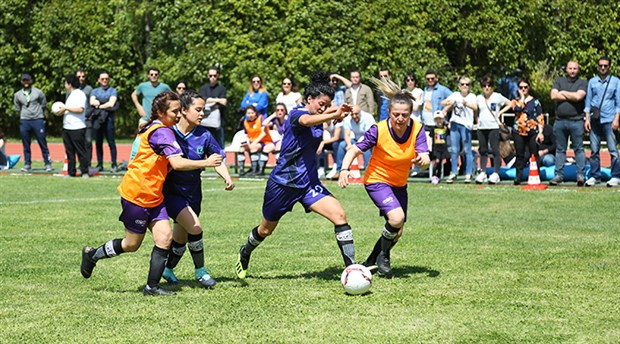 Kadınlar futbolda var olma mücadelesi veriyor - Resim : 1