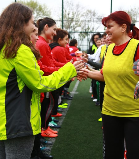 Kadınlar futbolda var olma mücadelesi veriyor - Resim : 3