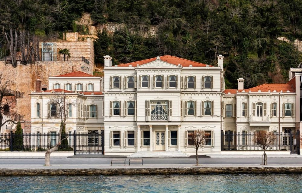 Katar'lı iş insanı boğaz kenarındaki ağaçları talan etti - Resim : 1