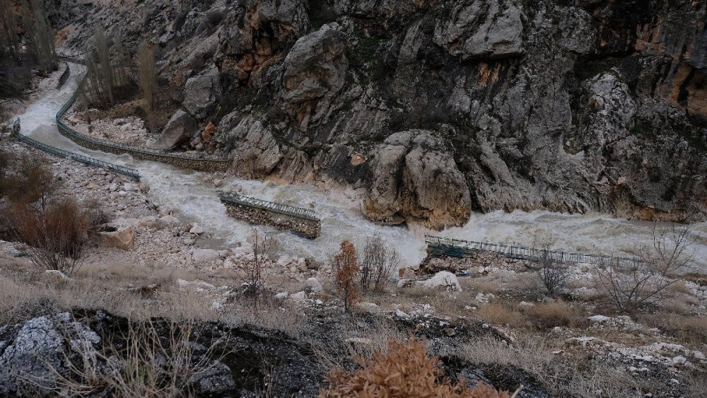 Konya&rsquo;da dereler taştı yol &ccedil;&ouml;kt&uuml; - Resim : 1