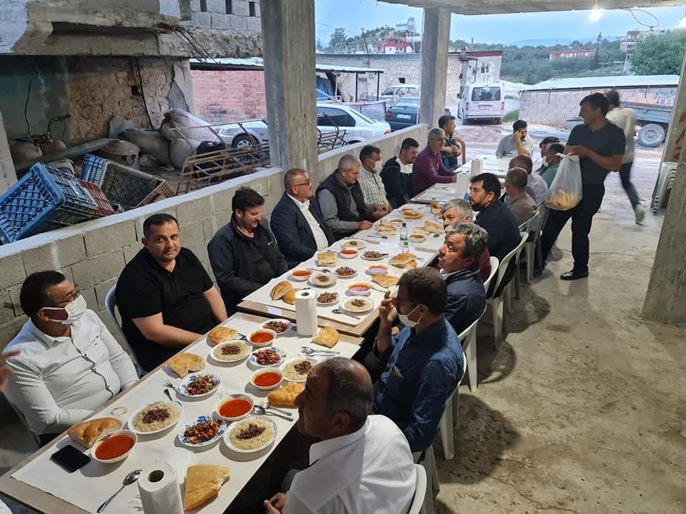 Halka yasak AKP'ye serbest: Toplu iftarlara devam - Resim : 1