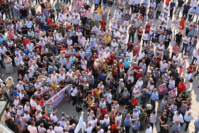 Araçları haczedilen belediye başkanına halk sahip çıktı - Resim : 1