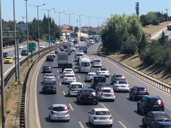 İstanbul’da bayram tatili trafiği başladı - Resim : 1