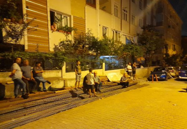 İstanbul'da gece yarısı panik: 2 bina tahliye edildi - Resim : 1