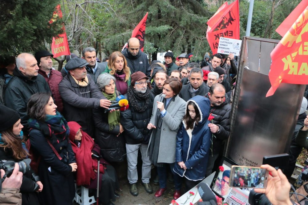 Gazeteci Metin Göktepe mezarı başında anıldı - Resim : 2