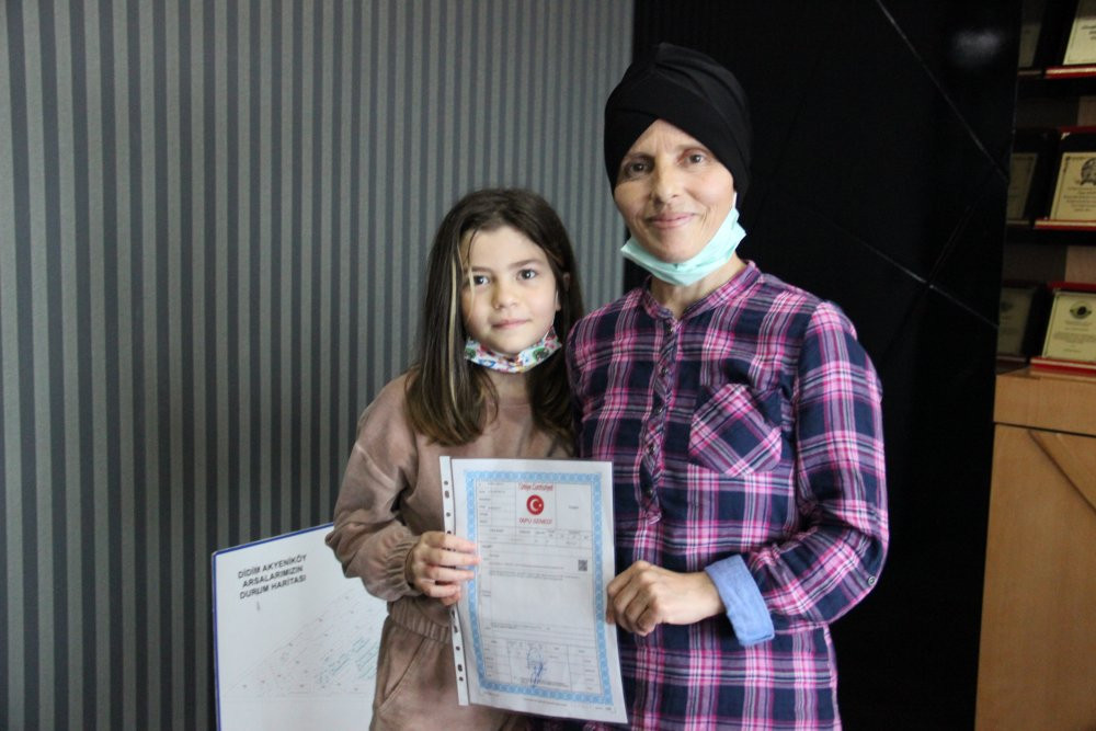 Koronavirüsten annesini kaybeden iş insanından bomba aşı kampanyası... - Resim : 1