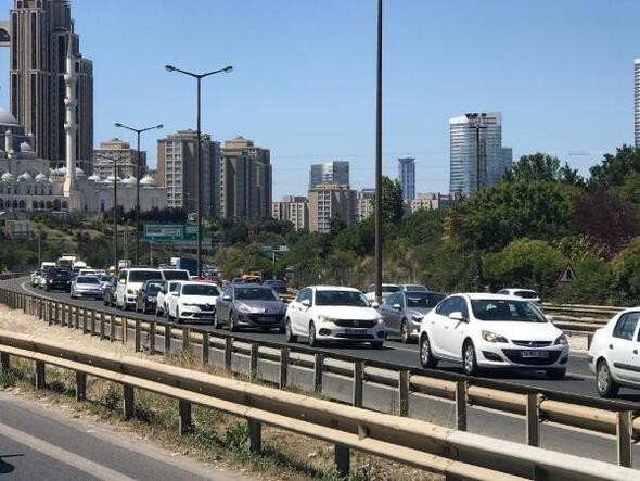 İstanbul’da bayram tatili trafiği başladı - Resim : 2