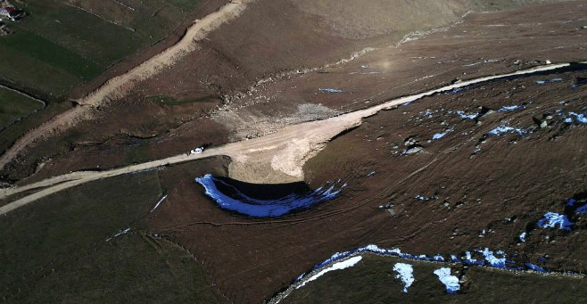 Hazine arayarak gölün kurutulmasına neden olan Bakanlık çalışanları açığa alındı - Resim : 2