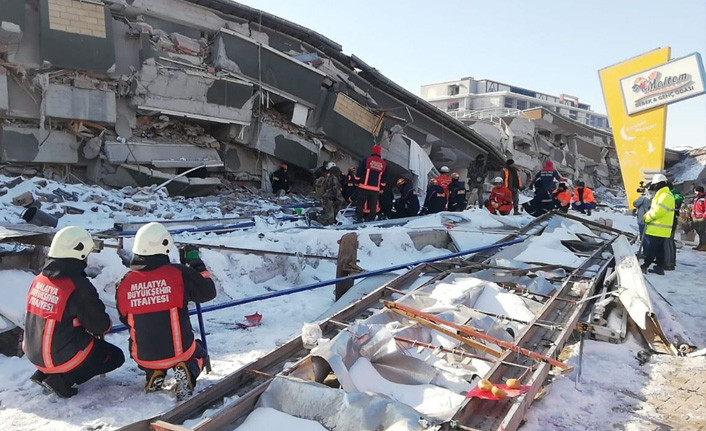 19 kişinin ölümüne neden olan siteye ilişkin 3 kişi gözaltına alındı  - Resim : 1