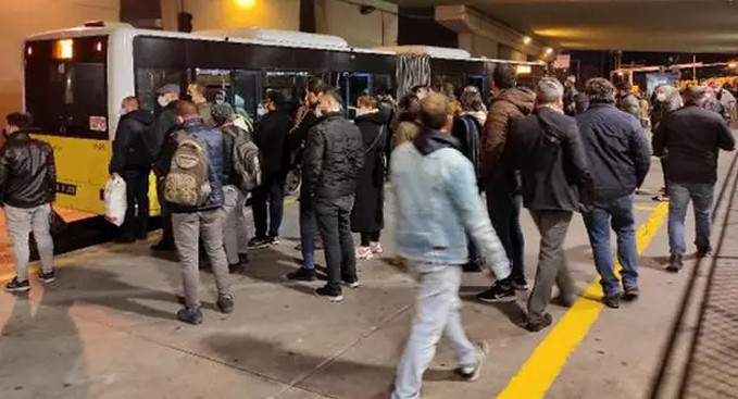 İstanbul'da toplu ulaşımda ve trafikte akşam yoğunluğu - Resim : 1