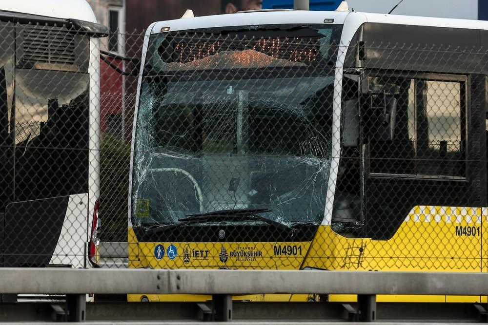 Şişli’de metrobüs kazası: Şoför hastaneye kaldırıldı - Resim : 1