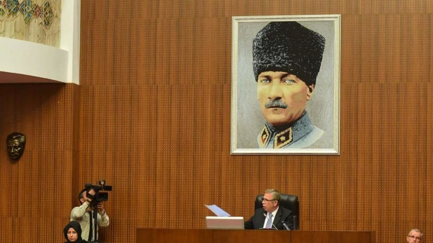 Ankara Belediye Meclisi’ne Atatürk portresi: 'Olması gereken yerde' - Resim : 1