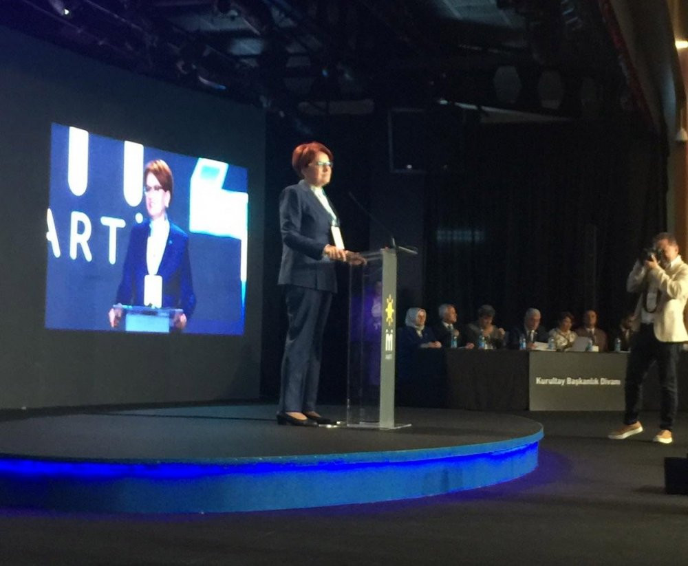 Akşener, Erdoğan ve Bah&ccedil;eli'yi fena 'ti'ye aldı - Resim : 1