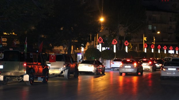 Kısıtlamaya rağmen Türkiye'nin birçok ilinde İsrail protestosu düzenlendi: Araçlarla konvoy yapıldı - Resim : 6